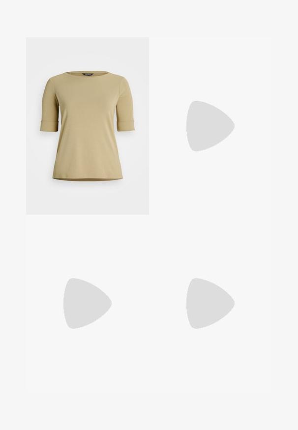 Μπεζ κοντομάνικο T-shirt φτιαγμένο από μαλακό ύφασμα. Διαθέτει στρογγυλή λαιμόκοψη και αναδιπλωμένα μανίκια, με ευθεία κούμπωμα και μινιμαλιστικό σχέδιο.; Καφέ πλεκτό παντελόνι σε φαρδιά γραμμή, με κορδόνι στη μέση και ξύλινα στοιχεία ως διακόσμηση. Το ύφασμα είναι ημιδιαφανές με υφή.; Καφέ σουέτ μπαλαρίνη με χαμηλό τακούνι, ρυθμιζόμενη λουρίδα με ασημένιο κούμπωμα και μαύρη ελαστική σόλα.; Καρυδότσουφλο γυαλιά ηλίου με ωοειδή σκελετό, καφέ φακούς και λογότυπο "Chloé" στο χέρι. Λείος πλαστικός υλικό με γυαλιστερή φινίρισμα.; Καφέ σουέτ τσάντα tote με φαρδιά μορφή και απαλή υφή, διαθέτοντας μία μόνο λουρί και ελάχιστη υλική επένδυση σε ουδέτερο φόντο.