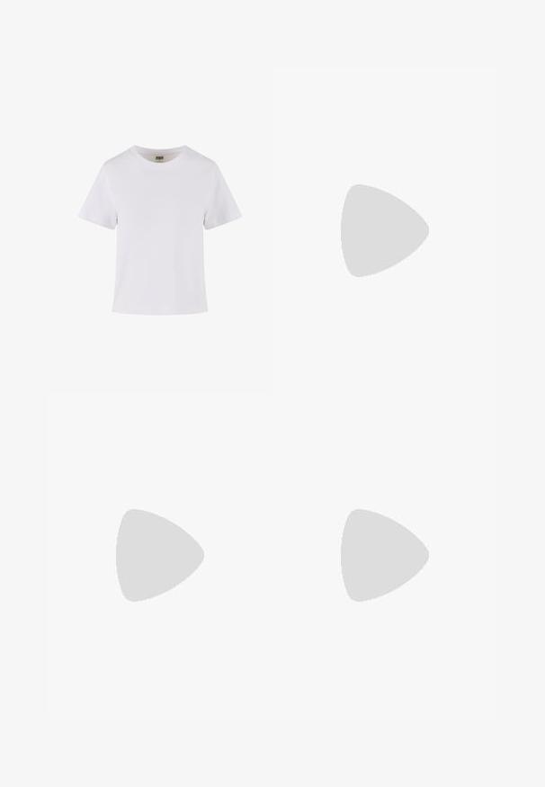 Vit bomull t-shirt med kort ärm, rundad halsringning och rak passform. Slät textur, enkel design, inga synliga mönster eller detaljer.; Ljuslila shorts i slät, glänsande tyg, med två bakfickor och knappstängning fram samt platt midja.; Bruna klackflip-flopsandaler med en smal rem och rund tåpost, med en liten guldaccent på fotbädden.; Sköldpaddsmönstrade solglasögon med ovala bågar och gröna linser. Har tunna skalmar med en metallisk detalj vid gångjärnen.; Tan mockasinväska med två långa handtag, rektangulär form och dekorativ sömnad. Har en sidremsa och subtila detaljer i guldmetall.