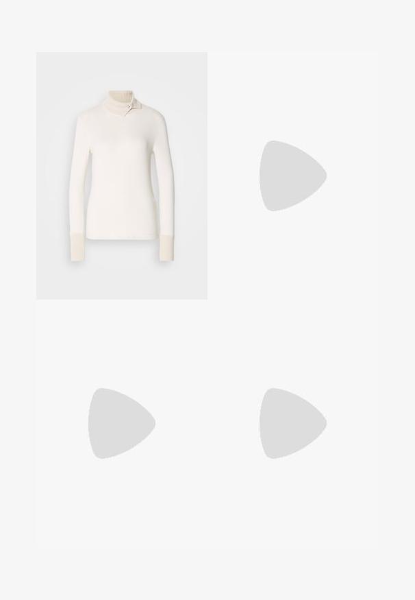 Pusero, jossa on korkeakaulus, off-white väri, jossa on ribbaus kauluksessa ja hihansuissa. Kauluksessa on koristeellinen nappi. Silkkinen rakenne, slim fit.; Mustat hameet, joissa on väljä malli ja sileä kangas. Varustettu joustovyötäröllä ja kahdella sivutaskulla. Keskipituinen malli.; Hopeinen nahkasaapas, jossa on korkea korko, terävä kärki, musta hihna ja kiiltävä pinta, sekä sulava siluetti ja ohut korko.; Musta nahkainen käsilaukku, jossa on kaareva muotoilu, kultasävyiset yksityiskohdat ja yläkahva. Sisältää tyylikkään sulkijan ja sileän pinnan.