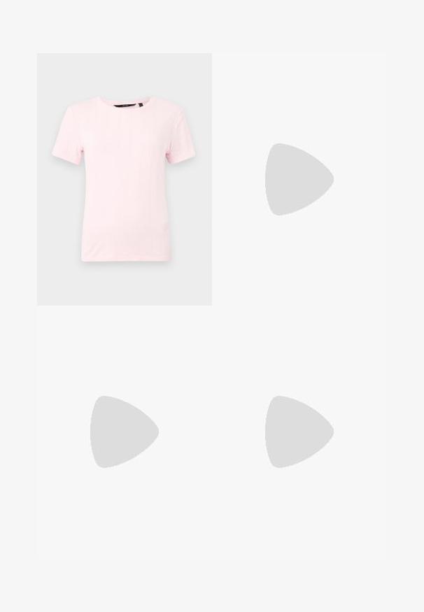 Camiseta de manga corta, color rosa claro, fabricada con tejido de punto texturizado, con un escote redondo y patrón de canalé vertical.; Pantalones de pierna ancha a rayas con cintura elástica. Presentan rayas verticales coloridas en azul, rojo, verde y blanco sobre una tela ligera.; Zapatilla de piel blanca con acentos de ante beige, caja de puntera perforada, cordones planos y suela texturizada en color crema. Cuenta con un branding sutil en el talón.; Bolso de mano de imitación cuero negro con textura de cocodrilo, parte superior fruncida y correa arrugada. Presenta un diseño suave y compacto.