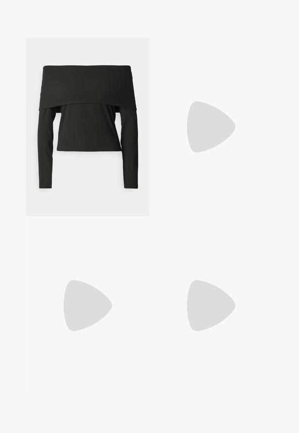 Juodas, raukšlėtas bepečių modelio viršus su ilgomis rankovėmis. Turi plačią iškirptę ir prigludusį siluetą. Bendras paviršius lygus.; Juodi plačiakulkiai kelnių pagaminti iš lygaus audinio, su raukšlėtu priekiu, elastine juosta ir be matomų kišenių ar detalių.; Juodos odinės kulkšninių botai su lygia apdaila, elastingais šonais ir storu kulnu. Yra vilkimo kilpa, skirta patogesniam apsiaustui.; Sidabriniai auskarai su lygiu, blizgiu paviršiumi. Apskritimo forma, vienodas plotis, sukurti lengvam užsegimui. Paprasti ir elegantiški.