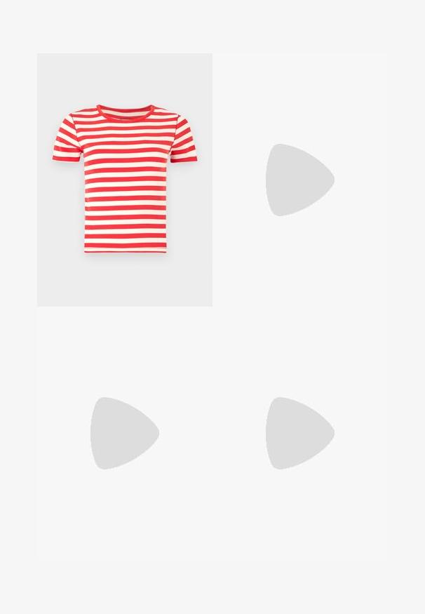 Camiseta de manga corta a rayas rojas y crema con un cuello redondo y una textura de algodón suave; presenta franjas horizontales uniformes.; TOM TAILOR DENIM NELA - Vaqueros pitillo - used dark stone blue; Chanclas amarillas con correas verdes y suelas texturizadas son sostenidas por una mano, vistas a través de un marco circular con un fondo de playa.; Gafas de sol de cat-eye negras con montura mate y elegante, lentes oscuros y detalles plateados en las patillas. Diseño moderno con una forma afilada.