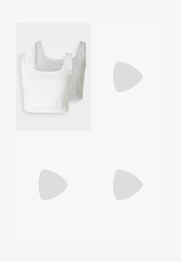 Dve skrátené tielka: jedno biele s rebrovanou textúrou; druhé svetlo šedé s melírovanou textúrou. Obe majú široké ramienka a zaoblený výstrih.; Šortky z ribbovaného materiálu v mentolovej zelenej farbe s vysokým pásom a priliehavým strihom. Majú hladkú textúru a minimalistický dizajn.; Biele športové topánky vyrobené z mäkkej sieťoviny a syntetických materiálov, dizajn na šnurovanie, polstrovaný golier a textúrová podrážka pre lepšiu trakciu. Ľahká konštrukcia.; Biela kožená kabelka so štruktúrovaným dizajnom, vybavená hornou rukoväťou a zlatou sponou. Hladká textúra a minimalistické akcenty.