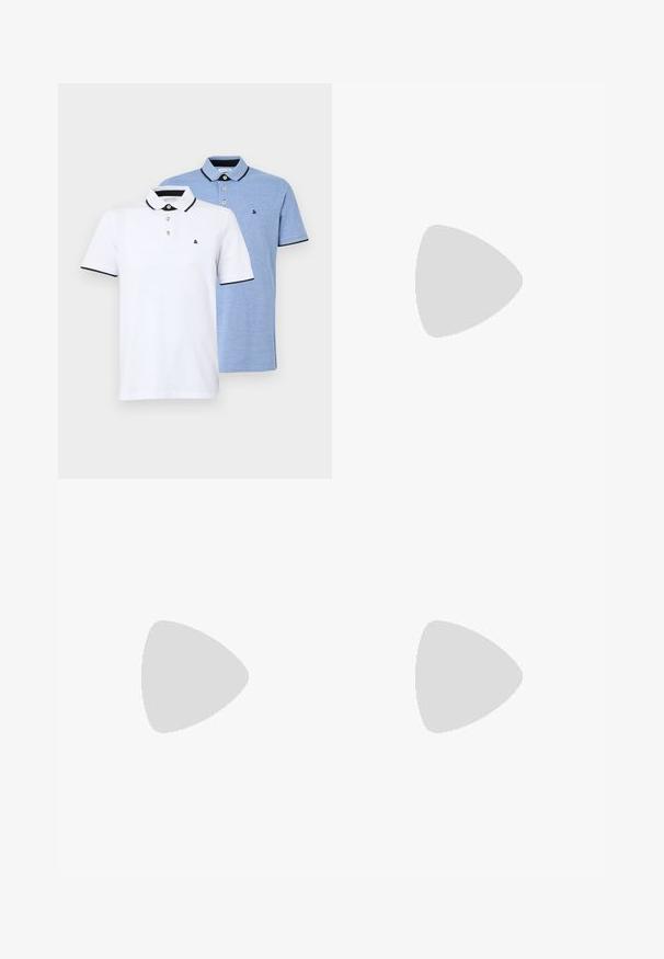 Två pikéskjortor: en vit med svarta detaljer, den andra ljusblå melerad. Båda har krage och tvåknappsknäppning med logotyp.; Olivgrön shorts gjorda av texturerad tyg, med knappstängning och slät framdel, samt sidofickor för funktionalitet.; Vita lädersneakers med en marinblå häl, rund tå och kontrasterande bruna detaljer. Har plana snören och en texturerad gummisula.; Guldmetallramda solglasögon med mörkgröna linser, pilotstil, med smala armfästen och sköldpaddsmönstra detaljer på spetsarna.