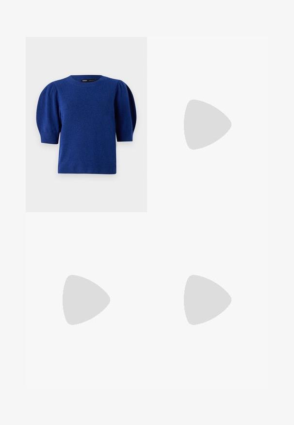 Maglione azzurro lavorato a maglia con maniche corte a palloncino e collo rotondo. Presenta una texture morbida e orli e polsini a coste.; Shorts in denim nero, fit morbido con vita a media altezza. Presentano cinque tasche, un bottone in metallo per la chiusura e una texture scolorita per un aspetto usurato.; Sneaker alta in tela bianca con suola in gomma nera, punta in gomma frontale e sei asole per i lacci, caratterizzata da un design pulito e minimalista.; Even&Odd Borsa a mano - brown