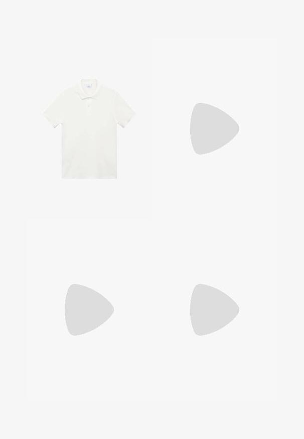 Weißes Poloshirt aus glattem Baumwollstoff, mit klassischem Kragen, einer Drei-Knopf-Leiste und kurzen Ärmeln. Keine Muster oder Akzente.; Schwarze Baumwollshorts mit geradem Schnitt, umgeschlagenen Säumen und vorderem Knopfverschluss. Mit Taschen und einem gemusterten inneren Bund.; Weiße Flip-Flops mit strukturierter Innensohle, schlanken Riemen und einer mehrfarbigen Akzentlinie an der Sohle. Mit Logo auf dem Riemen.; Schwarze Plastiksonnenbrille mit grünen Gläsern, quadratischen Rahmen, silbernem Akzent auf der Augenbraue und strukturierten Bügeln. Angegebene Marke auf dem inneren Bügel.