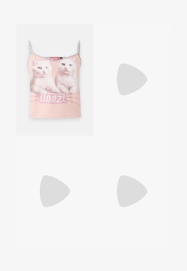 Débardeur rose à bretelles avec deux chats blancs aux yeux bleus et le mot "WOOZL" en dessous d'eux sur le devant.; Vêtement en tissu coton gris avec une ceinture en satin blanc et quatre rubans ajustables pour les bas. Texture lisse, design ajusté.; Chaussure à talon haut avec un bout pointu, surface blanche ornée d'un motif floral rouge et un talon élancé. Fini texturé.; Foulard en soie avec un motif floral violet et rose agrémenté de touches de jaune, de forme rectangulaire et d'une texture lisse. Fini avec une bordure rose clair.; Sac à main en forme de cœur, rembourré, en tissu beige clair, avec une épaisse poignée tressée et une étiquette colorée en accent. Détail de nœud attaché à l'avant.