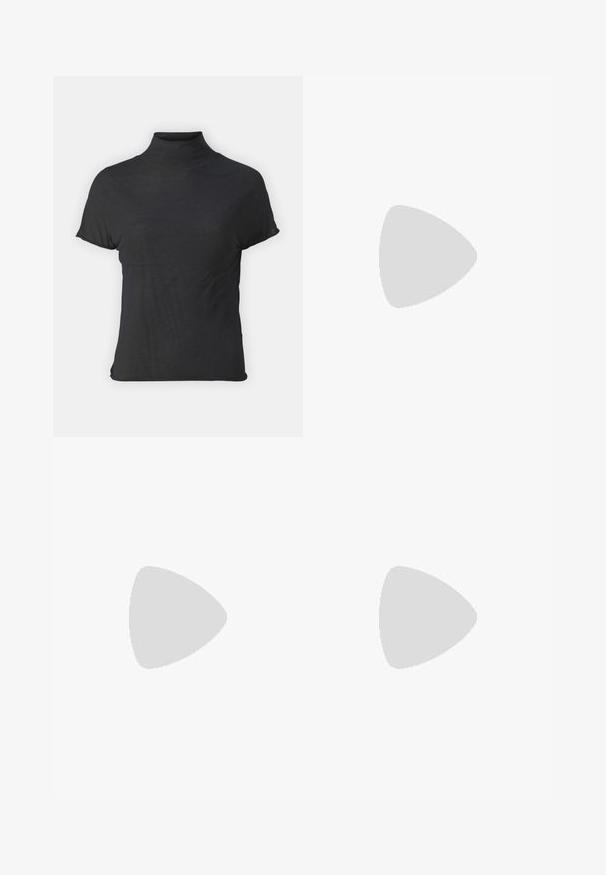 Top negro de manga corta y cuello alto, hecho de una tela ligera con una textura suave y una forma ajustada, que presenta un escote alto.; Falda negra de largo a la rodilla con un diseño amplio y fluido. Presenta una cinturilla plana en la parte delantera y un detalle de un solo botón en el bolsillo frontal.; Botas altas de cuero negro con un diseño elegante, punta afilada y un acento de cadena dorada en el tobillo. Tacón bajo tipo bloque. Textura suave.; Gafas de sol negras con diseño angular de ojo de gato. Lentes plateados espejados. Montura de plástico delgada y ligera con un sutil logotipo en las patillas.