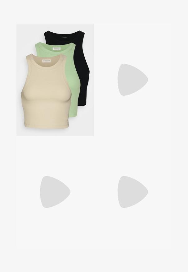 Tre tætsiddende cropped tops i beige, mintgrøn og sort. Fremstillet af ribbet stof med rund halsudskæring og uden ærmer.; Nike Sportswear SPORTSWEAR PHOENIX FLEECE - Træningsbukser - bicoastal/black; Hvide atletik sko med mesh og syntetiske overlays, der har en sølvfarvet Nike swoosh, og parret med ribbede hvide sokker på en blå overflade.; Sølvøreringe med et glat, blankt finish, minimalistisk design og en sikker lukning foroven.