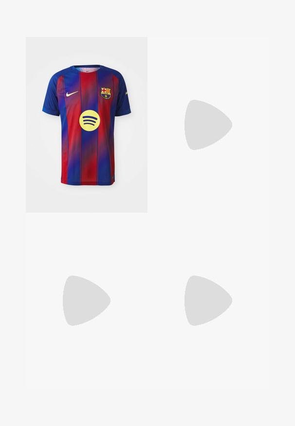 FC Barcelona-drakt med blå og røde vertikale striper, Nike-logo og Spotify-grafikk i midten. Laget av pustende materiale.; Lyseblå denim brede ben bukser med høj talje, med en frontknaplukning, bæltesløjfer og let falmede pletter på stoffet.; Svart skinn loafers med en kvastdetalj, med en tjock svart sula och gul sömnad längs kanten. Texturerad yta.; Tre-lags sølvmetallkjede med elegante, fleksible kjeder med en svak glans, sikret med en krabbe-lås og justerbar kjede.