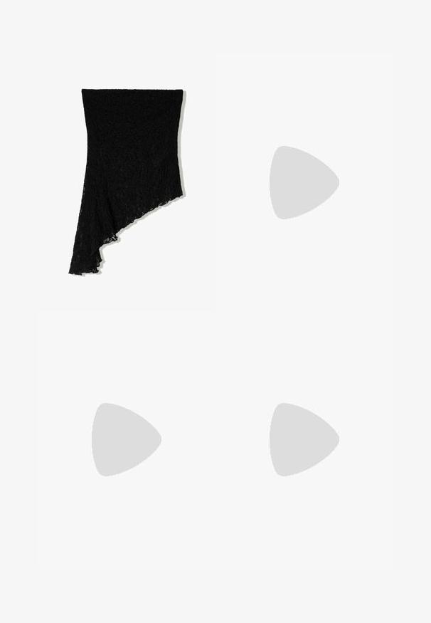 Czarny koronkowy szal z teksturowanymi kwiatowymi wzorami, asymetryczny krój i falbaniaste krawędzie, elegancko zwisający z jednej strony.; Biały dwuczęściowy zestaw składający się z topu bez ramiączek z guzikami i kieszeniami, połączony z długą, zwiewną spódnicą. Gładki materiał i czyste linie.; Buty sportowe z białą skórzaną cholewką, szarym zamszowym noskiem i trzema czarnymi paskami. Posiadają niebieskie logo na języku oraz teksturowaną gumową podeszwę.; Złote okulary przeciwsłoneczne w metalowej oprawie z zielonymi soczewkami, o owalnym kształcie, czarnymi zausznikami i przezroczystymi noskami. Czysty, minimalistyczny design.; Biała syntetyczna torba o trójkątnym kształcie, płaskim przednim klapce i detalach w postaci kokardy, regulowanym pasku, gładkiej fakturze oraz minimalistycznym designie.