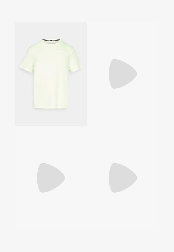 Světle zelené tričko Nike s krátkým rukávem, kulatým výstřihem a malým bílým logem na hrudi. Hladká, lehká tkanina.; Světlé zelené sportovní šortky vyrobené z hladkého materiálu, s elastickým pasem a diskrétním logem na spodní straně.; Bílé sportovní tenisky s zeleným akcentem, černým logem, síťovinovým svrškem, polstrovanou podešví a zaobleným podpatkem. Mají tkaničky a kontrastní detaily.; Bílý batoh Nike se zlatým logem a textem „ELITE“, se zipovými uzávěry, bočními síťovinovými kapsami a černým spodním dnem. Hladká textura.