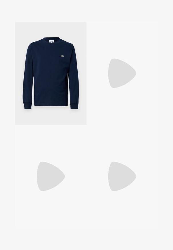 Tengerészkék hosszúujjú póló, pamutból készült, környakú, bal oldalon egy kis zöld krokodil logóval.; Nehéz szövetből készült bézs, testre szabott nadrág, sima textúrával, slim fit fazonnal és elülső gombos záródással. Nincsenek látható minták vagy díszítések.; Sötét szürke Lacoste sportcipők hálós és szintetikus anyagból, textúrázott talppal és barna díszítésekkel a nyak részen és a logón.; Átlátszó műanyag napszemüveg téglalap alakú barna lencsékkel, vékony, átlátszó karokkal és fém díszítésekkel a halántéknál.