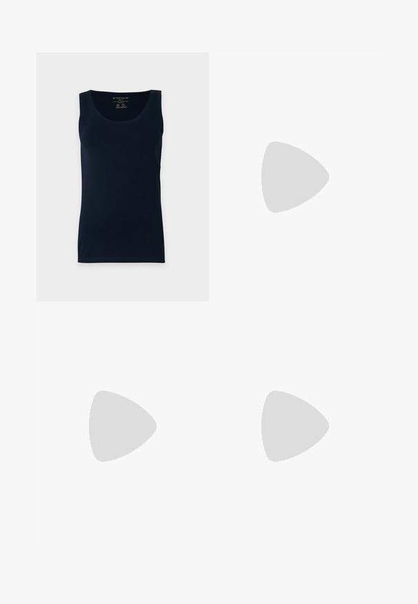 Marineblå bomulls tanktop med rund hals, ermeløs design og rett nederkant. Glatt tekstur og minimalistisk stil. Størrelse merket.; Brune kosebukser laget av glatt materiale, med en strikk i livet med hvite detaljer, fem lommer og oppbrettede ermer.; Hvit sneaker laget av glatt syntetisk materiale, med avrundet tå, snøredesign, flat såle og subtil perforering.; Brun semsket stoff tote-veske med en myk tekstur, som har en enkelt skulderrem og en subtil buet toppåpning. Ingen synlige maskindetaljer.