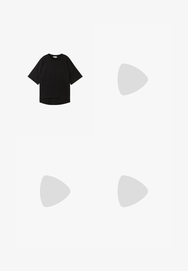 T-shirt noir à manches courtes avec une coupe décontractée, un col rond et un ourlet légèrement courbé. Fabriqué en tissu doux et texturé.; Shorts en lin noir avec une coupe décontractée, dotés d'une taille élastique et d'une ceinture à nouer amovible. Texture lisse, sans motifs ni accents.; Chaussure plate en cuir verni rose avec un bout arrondi, une bride à la cheville et un petit talon carré. Texture lisse et design minimaliste.; Sac à main noir à la forme structurée, texture lisse et fermoir métallique. Associé à un pantalon noir ample et des sandales ouvertes sur un sol en bois.