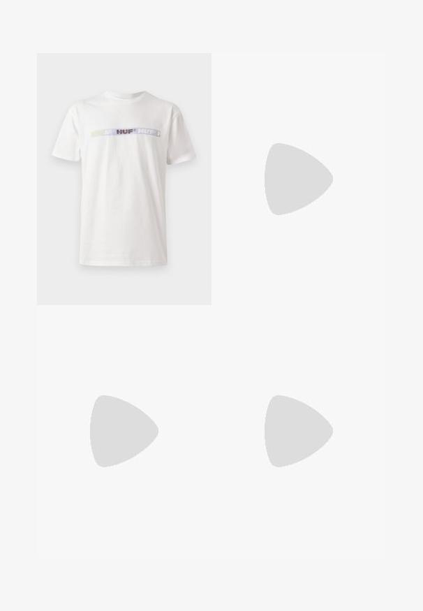 Weißes Baumwoll-T-Shirt mit einem mehrfarbigen "HUF"-Logo auf der Brust in verschiedenen Farbnuancen. Klassischer Rundhalsausschnitt und kurze Ärmel.; Leichte, taillierte Jogginghosen in Grau und Beige, mit elastischen Bündchen, Reißverschlusstaschen und einem weißen Dreieckslogo am rechten Bein.; Braun und blaue Karohosen mit weitem Bein, kombiniert mit weißen Schuhen mit schwarzen Akzenten und strukturierten Sohlen, vor einem grünen Hintergrund.; Schwarze Umhängetasche aus Stoff mit Reißverschluss, ausgestattet mit einem weißen Adidas-Logo und einem gestreiften, verstellbaren Tragegurt für einfachen Transport.