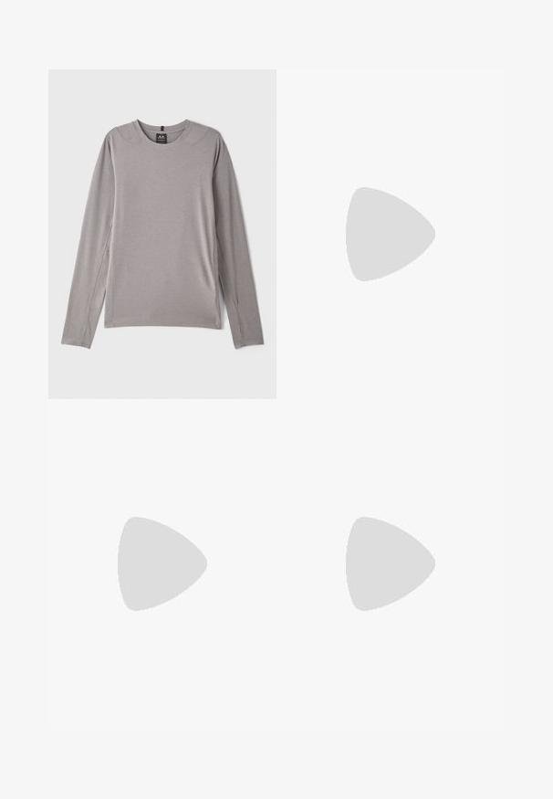 Grå langermet skjorte med rund hals, sideslitser og glatt, elastisk stoff. Minimalistisk design uten mønstre eller pynt.; Lysegrå, pustende bukser med elastisk midje, sidelommer og kontrasterende grå piping langs sømmene. Løs passform.; Svarte treningssko med teksturert overdel, forsterket hæl, buet såle og aggressivt mønster for godt grep. Merkbar bølgende designdetalj.; Oakley SUTRO LITE SWEEP UNISEX - Solbriller - prizm road black