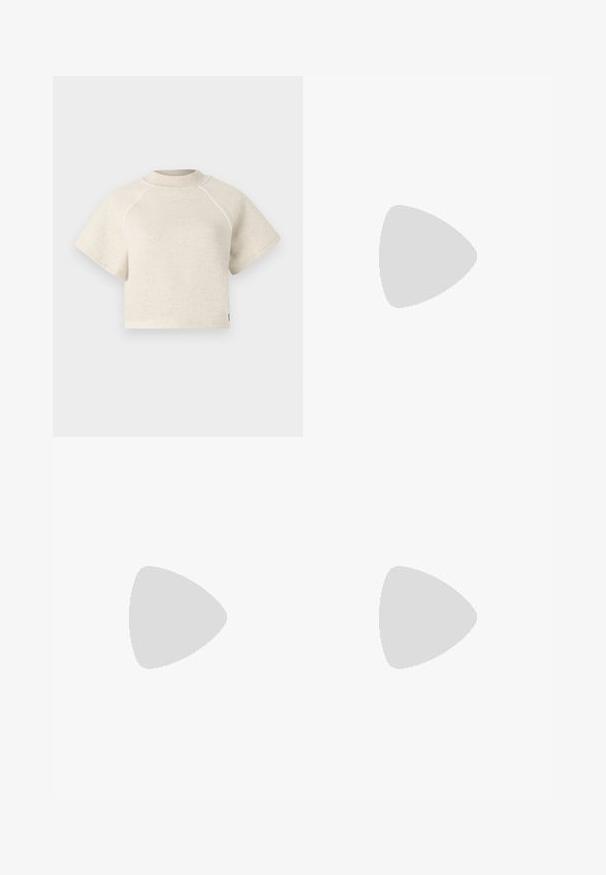 UGG CLASSIC SHORT SLEEVE CREWNECK beżowy; Spódnica w kamuflażu z marszczonym dołem, z szerokim elastycznym pasem w kolorze khaki. Wykonana z lekkiego materiału z liściastymi wzorami.; UGG - Sandały na platformie; Torba na ramię w odcieniu brązowym z zamszu, z dużym otworem i długimi frędzlami po obu stronach, charakteryzująca się gładką fakturą i pojedynczym uchwytem.