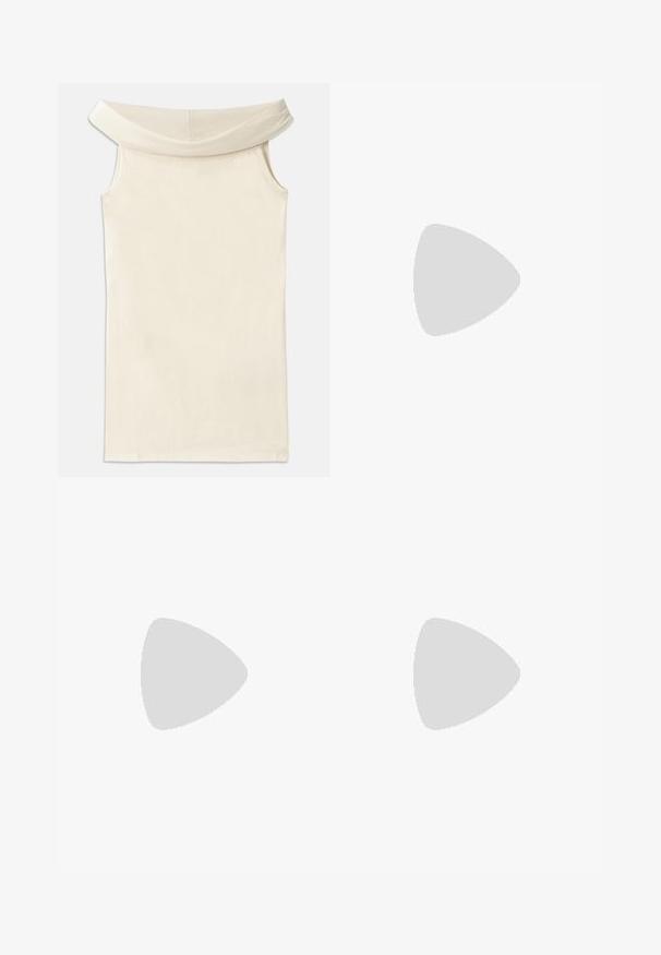 Robe beige dénudée des épaules en tissu lisse, avec un large col et sans manches, présentant une coupe droite et un ourlet net.; Pantalons large en maille beige clair avec une taille élastiquée, présentant une coupe ample et une surface texturée. Idéal pour un style décontracté.; Sandale à talons hauts beige avec bride de cheville et boucle dorée, bout ouvert et talon bloc sur fond blanc.; Sac tissé marron et jaune, de forme rectangulaire, avec deux poignées, et une finition texturée avec des coutures visibles et une étiquette de marque.