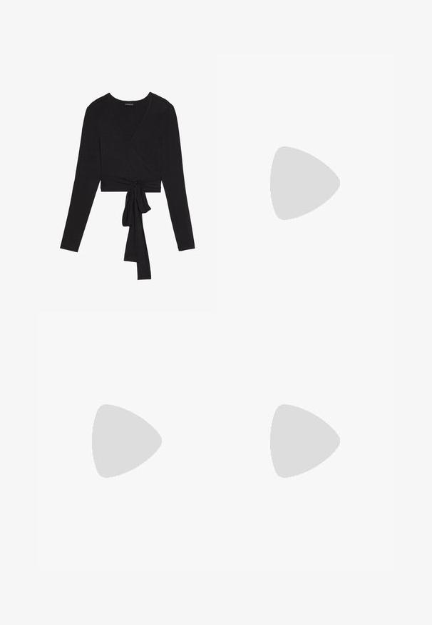 Even&Odd Camiseta de manga larga - black; Leggings marrones de canalé con dobladillos acampanados, tejido de punto elástico, cinturilla ancha y una textura suave. Adecuados para uso casual.; Chanclas de goma blancas y negras con suelas texturizadas, tiras delgadas y colores contrastantes. Cada par cuenta con un diseño sencillo y una marca mínima.; Pendientes de aro de oro con una superficie suave y pulida y forma redondeada. El borde interior presenta un sutil detalle en forma de hendidura para el cierre.