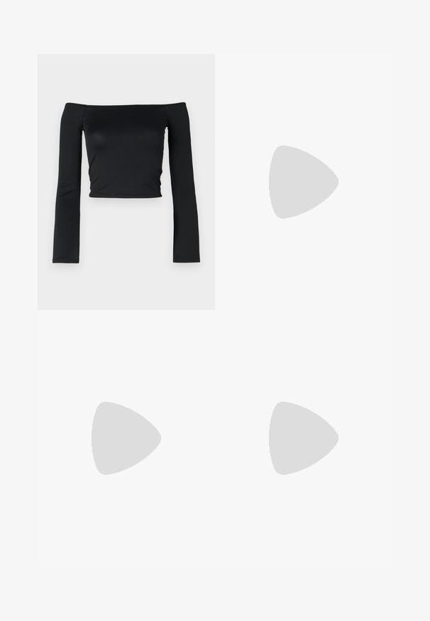 Top scurt negru, cu mâneci lungi și ajustate și decolteu off-the-shoulder, realizat dintr-un material moale și neted. Design simplu și ajustat.; Pantaloni evazați dintr-un material albastru luminos, cu un talie croit cu două nasturi negri și pliseuri frontale. Textură moale, fără modele vizibile.; Sandalete plata roșii din piele cu vârf ascuțit și un detaliu decorativ de șireturi în față, având o curea subțire pentru gleznă și talpă plată.; Crop top griș cu dungi și fustă verde măsliniu cu talie înaltă. Modelul ține o geantă albă de umăr cu detalii tăiate. Design simplu, siluetă ajustată.