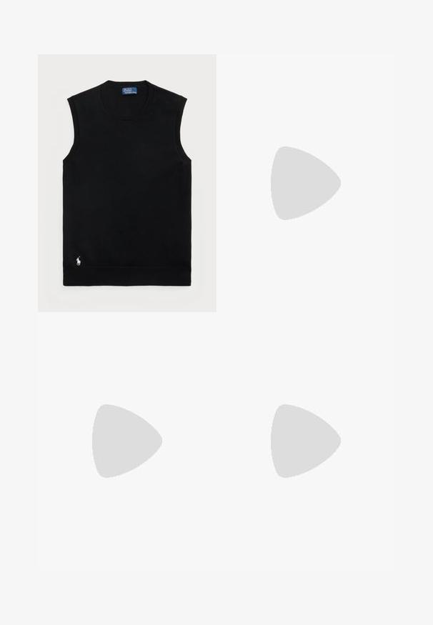 Sweater de algodão preto sem mangas com decote redondo. Apresenta um pequeno logotipo branco no canto inferior esquerdo e acabamentos canelados.; Calças largas azul-marinho com uma cintura elástica, feitas de tecido suave, apresentando um design simples e funcional, sem padrões visíveis.; Sandal preto de salto alto com tiras cruzadas e fivela ajustável. Apresenta uma textura suave e um salto agulha afilado.; Bolsa de pele preta com alças duplas, fecho dourado e detalhe em corrente, além de um acessório de tassel preto e branco, contra um fundo branco.