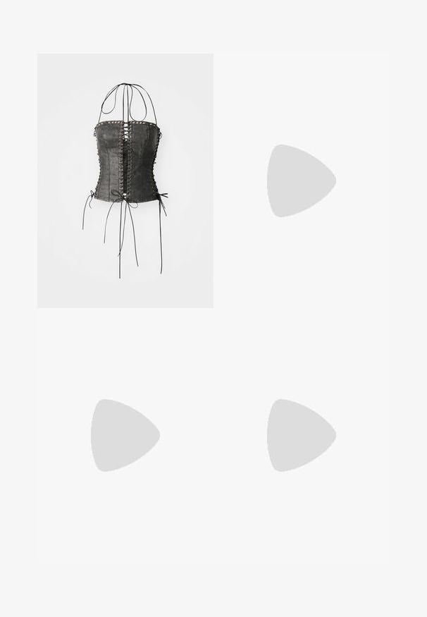 Jaded London LONGLINE LACE UP HALTER CORSET - Top - black; Traperice visokog struka, širokih nogavica, s boji blokiranim dizajnom u tamno sivoj i svijetlo sivoj denimu. Uključuju standardni raspored s pet džepova.; Crne kožne čizme na vezivanje s debelim potplatom i žutim šavom, suspendirane na žutoj kružnoj pozadini.; Crne sunčane naočale ovalnog oblika s tamnim staklima. Elegantni plastični okvir s teksturiranim akcentima na drškama. Brendiranje sa strane.