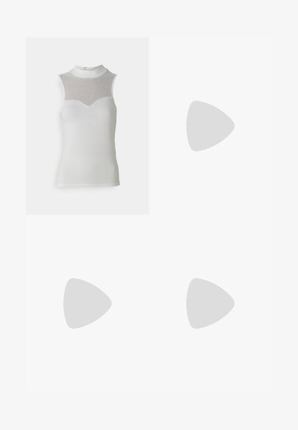 Bílý bezrukávový top s vysokým krkem, který má texturovanou žebrovanou panel na hrudi a hladké tělo, vytvářející přiléhavý siluetu.; Bílá maxi sukně s vrstveným designem a elastickým pasem. Vyrobena z lehké tkaniny, obsahuje poloprůsvitné vrstvy a má splývavý střih.; Černé platformové polobotky s kulatou špičkou, hladkým koženým svrškem, nastavitelnou přezkou a texturovanou gumovou podešví se horizontálními rýhami.; Stříbrné kovové kruhové náušnice s broušenou texturní úpravou, s kulatým designem a průhledným záznamem pro bezpečné nošení.
