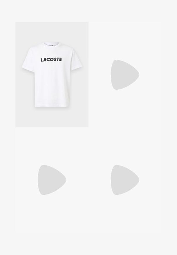 Biely bavlnený tričko s výrazným čiernym logom "LACOSTE" cez hruď. Krátke rukávy a dizajn s okrúhlym výstrihom.; Čierne džínsy z denimu s rovnou nohavicou, s gombíkovým zapínaním, štýlom s piatimi vreckami a diskrétnymi detailmi prešívania.; Samsøe Samsøe SAKARL - Neformálne šnurovačky - dark cognac; Tmavomodrá kožená aktovka s dvoma hornými uchami a odnímateľným popruhom. Disponuje textúrovaným povrchom, vertikálnym prešívaním a detailom loga.; Calvin Klein ELECTRIC - Náramok - silver-coloured