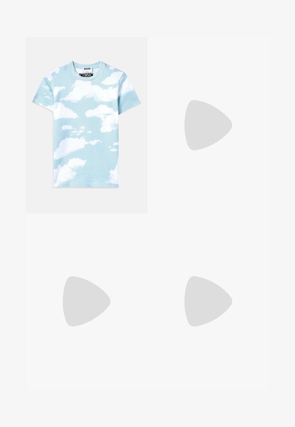 Helehelesin sinine puuvillane T-särk, millel on pilvemuster erinevates valgetes toonides. Klassikaline ümmargune kaelus ja lühikesed varrukad.; Sinine ruuduline seelik kihiliste volangidega, millel on erinevad sinise tooni varjundid ning sinise ja valge ruuduline muster. Kerged kangas, pahklubi pikkune disain.; Mustast nahast loafer, millel on õmmeldud muster, väike esiflap ja lame kummist tald. Sujuv tekstuur kuldse viimistlusega.; Must musta kott, millel on struktureeritud kuju. Omab kuldset prussi aktsenti, reguleeritavat rihma ja siledat tekstuuri. Minimalistlik disain.