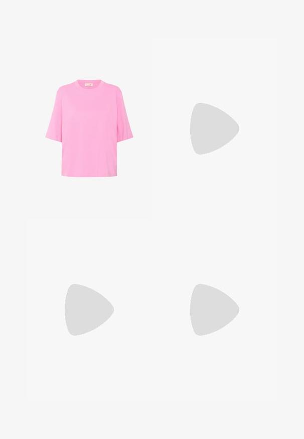 Rožinė medvilninė marškinė su trumpomis rankovėmis, apvaliu kaklu ir laisvu siluetu. Lygi tekstūra, paprastas, vientisas spalvos dizainas.; Rožiniai šortai, pagaminti iš minkštos medžiagos, turi du priekinius raukšlėjimus, auksinius sagų akcentus ir pritaikytą siluetą.; Rožiniai suediniai sportbačiai su juodomis juostelėmis, gumos padas ir tekstūruotas purpurinis kulnas. Yra šnarančios auselės ir įspaustas prekės ženklas šone.; Tory Burch ROMY PEBBLED SATCHEL - Rankinė - tiramisu