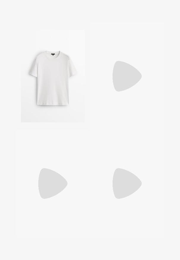 Hvid bomulds t-shirt med korte ærmer, rund halsudskæring og en afslappet pasform. Glat tekstur og enkelt design, ingen mønstre eller detaljer.; Mørkegrå vide bukser med plisseringer foran, lavet af et tekstureret stof, med en flad talje uden synlige lukninger.; Sort læder loafer med en syet vams, glat tekstur, let afrundet tå og en flad gummisål. Enkel design uden synlige mønstre eller detaljer.; Sorte ovale solbriller med mørkegrønne linser, slanke plaststemmer og guldbranding på stængerne. Minimalistisk design med glat overflade.; Brun læderhåndtaske med en struktureret form, sølvfarvet hardware og dobbelte håndtag. Har et logoaccent foran og en aftagelig rem.