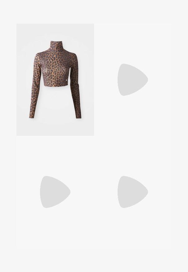 Prindi leopard jäljendusega pikkade käistega crop top pruunis ja mustas, millel on kõrge kaelus ja sile, sujuv tekstuur. Peen logo detail alläärs.; Ruuduline seelik sinistes, pruunides ja mustades toonides. Omab pleateid ja kahte musta pandla aktsenti vööl. Valmistatud kootud kangast.; Mustad musta lakknahk kingad, millel on terav varvas ja geomeetriline plokkkonts. Omab elegantselt minimalistlikku disaini ja sujuvat tekstuuri.; Mustast nahast hobo kott, millel on sile tekstuur, kumer kuju ja üks reguleeritav rihm; peal on lai avaus.