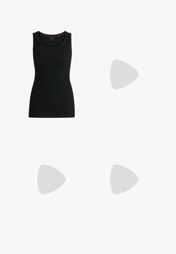 Zwart geribd tanktop met een ronde halslijn en reliëf "BOSS" logo. Kenmerkt zich door contrasterende oranje stiksels bij de hals. Zachte stoftextuur.; Zwarte wijde broek met hoge taille, voorzien van een riem met gesp en twee voorplooien voor extra structuur. Soepele textuur.; Zwarte leren enkellaars met spitse neus, elastische zijpanelen met verticale groeven en een lage blokhak. Glad oppervlak en slank ontwerp.; Zilveren metalen oorbellen met ronde vormen, een gepolijste afwerking en subtiele graveringen van het merk "BOSS" op de onderste secties.