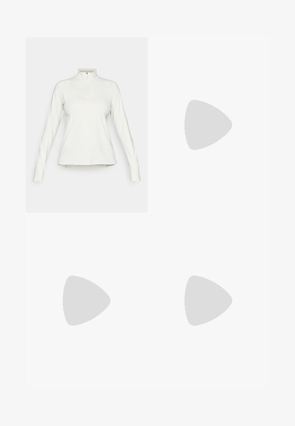 Hvit langermet treningsoverdel med høy krage og glidelås foran, med subtilt logo på venstre bryst og tommelhull på ermene.; Sorte idrettsshorts med en bred, glatt livlinje. Har et flagrende design og en reflekterende logo på nedre høyre side.; Hvite sportsko med strukturert overdel, snøring og dempet såle med bølgete profil. Diskret merkevare på siden.; Hvite rektangulære Oakley-solbriller med mørke linser som hviler på en hvit overflate, logo synlig på siden.