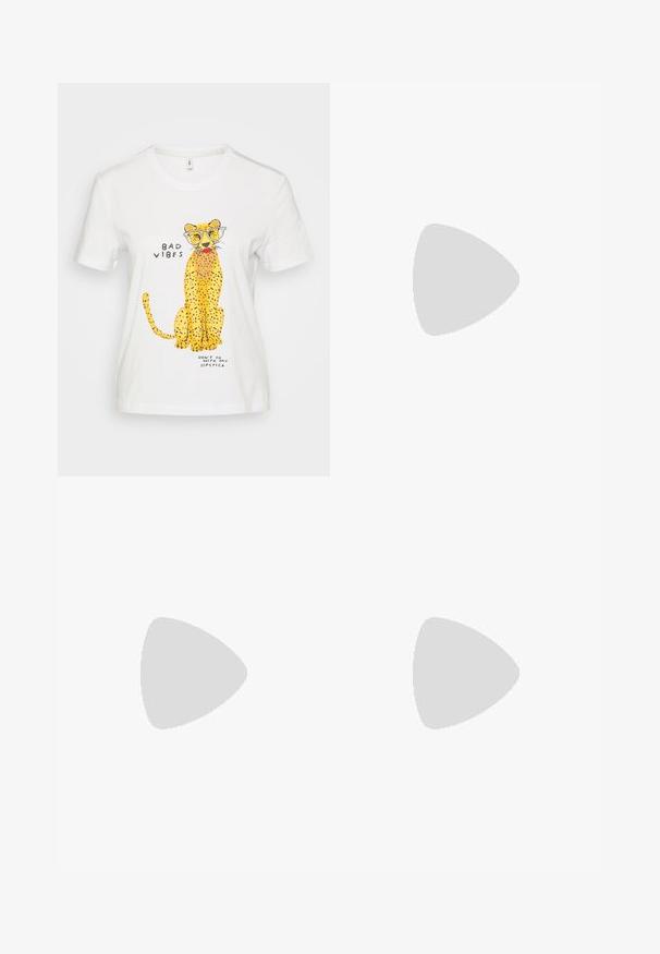 T-shirt en coton blanc présentant un guépard en cartoon avec des lunettes, des taches jaunes et un texte amusant : "MAUVAISES VIBES" et "NE TE SUIVRE PAS AVEC MON RÁL".; Jeans noirs évasés à taille haute, fabriqués en denim, dotés de poches latérales et d'une fermeture à bouton. Texture lisse avec une coupe ajustée.; Chaussure noire plate avec un bout pointu, dessus en mesh et accents en cuir verni. Équipée d'une fine sangle avec un détail en métal circulaire.; Sac à main en crochet noir avec un design ondulé texturé, doté d'une seule sangle tressée. Fabriqué en matériau doux et flexible. Forme rectangulaire.
