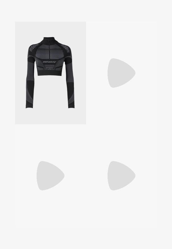 Top atletico nero tagliato con maniche lunghe, colletto alto, mezza cerniera, pannelli testurizzati e linee e accenti grigi a contrasto.; Shorts sportivi neri con cintura elastica, design a strati, pantaloni interni aderenti e un logo bianco sul lato sinistro inferiore.; Scarpa atletica bianca con tomaia in rete, strisce argentate, accenti rosa e suola testurizzata. Presenta un collare imbottito e dettagli perforati.; Orecchini a cerchio in argento con una superficie liscia e lucida e una forma circolare sottile. Il design presenta una chiusura sicura.