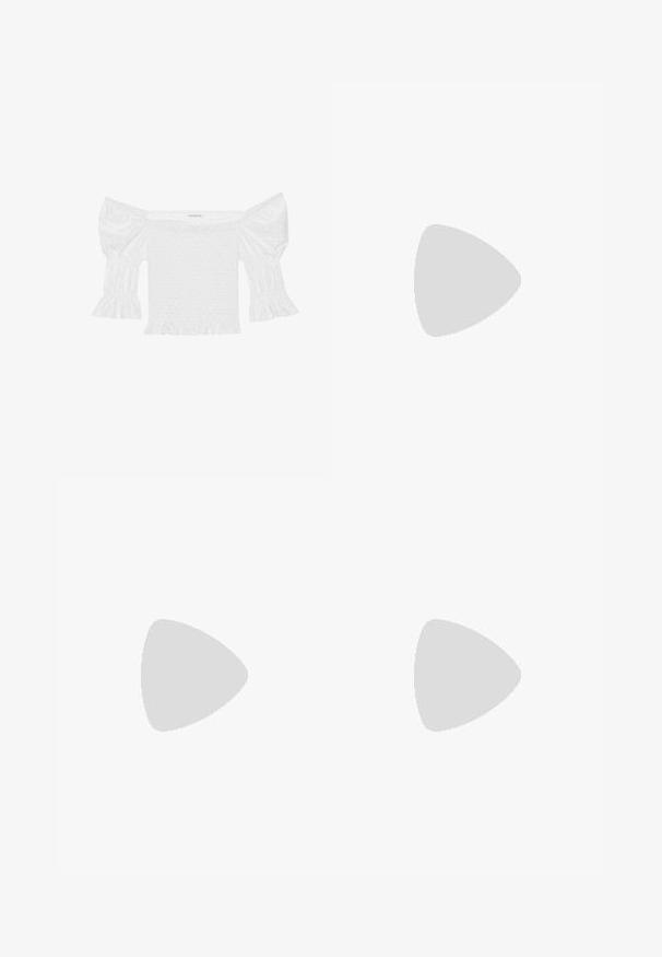 Bílý top bez ramínek s nafoufkovými rukávy, smíšeným korzetem a rozšířeným volánkovým lemem. Vyrobeno z texturované bavlny s detailem očíček.; Světlé široké kalhoty v krémové barvě s elastickým pasem, vyrobené z hladké tkaniny, s uvolněným střihem a bez viditelných kapes nebo ozdob.; Bílé a černé gumové žabky s texturovanými stélkami, tenkými pásky a kontrastními barvami. Každý pár má jednoduchý design a minimální branding.; Kulaté sluneční brýle hnědé barvy s lesklým burgundským rámem. Úzké nožičky s jemným logem. Rovné čočky.; Hnědý kožený náramkový hodinky se čtvercovým zlatým pouzdrem, bílým ciferníkem a římskými číslicemi, nošeny na ruce s dlouhým rukávem a vzorovanými šaty.