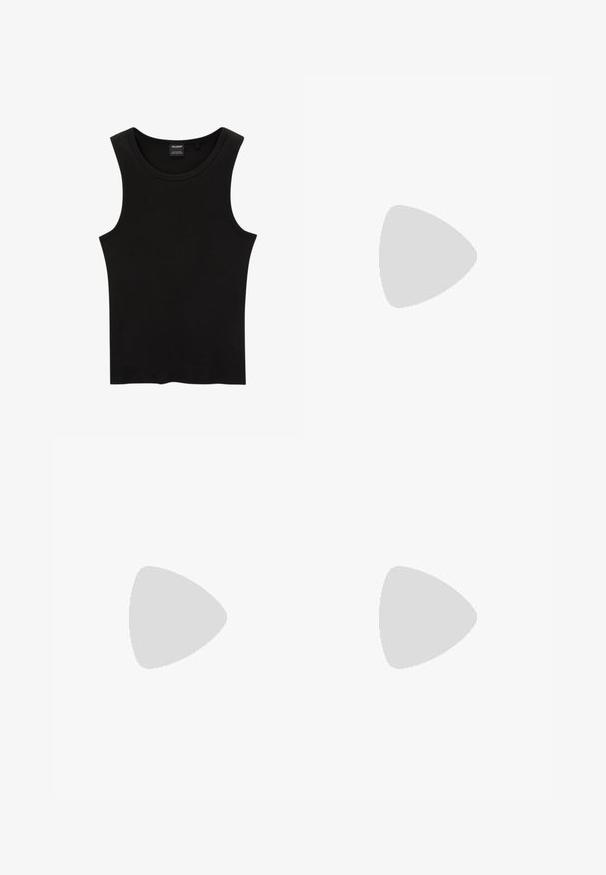 Černý žebrovaný tílko s kulatým výstřihem a širokými průramky, vyrobené z měkké, elastické tkaniny. Značka: Pull&Bear.; Džínové šortky v tmavě modré barvě, s rovným střihem, pěti kapsami a oranžovým prošíváním. Obsahují zapínání na knoflík a poutka na pásek.; Červené plátěné tenisky s bílou gumovou špičkou a podrážkou. Mají pět párů bílých ok, černý boční pruh a texturovaný povrch.; Černé obdélníkové sluneční brýle s tmavými skly, lesklým povrchem, širokými ramínky a robustním designem rámu. Vytlačený název značky na jednom ramínku.