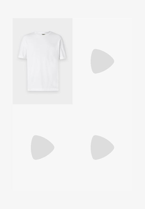 Weißes Baumwoll-T-Shirt mit Rundhalsausschnitt, kurzen Ärmeln und umgeschlagenen Bündchen; schlichtes Design, weiche Textur und gerade geschnitten.; Olivenfarbene maßgeschneiderte Hosen mit glatter Textur, geradem Schnitt und vorderem Bundfalten, geeignet für formelle oder halbformelle Anlässe.; Weißer Sneaker mit glattem Lederobermaterial und niedrigem Profil. Verfügt über eine runde Zehenpartie, sechs Ösen und eine strukturierte Gummisohle.; Dunkelblaues Lederaktentasche mit doppelten oberen Griffen und einem abnehmbaren Gurt. Merkmale sind die strukturierte Oberfläche, vertikale Nähte und das Logo-Detail.