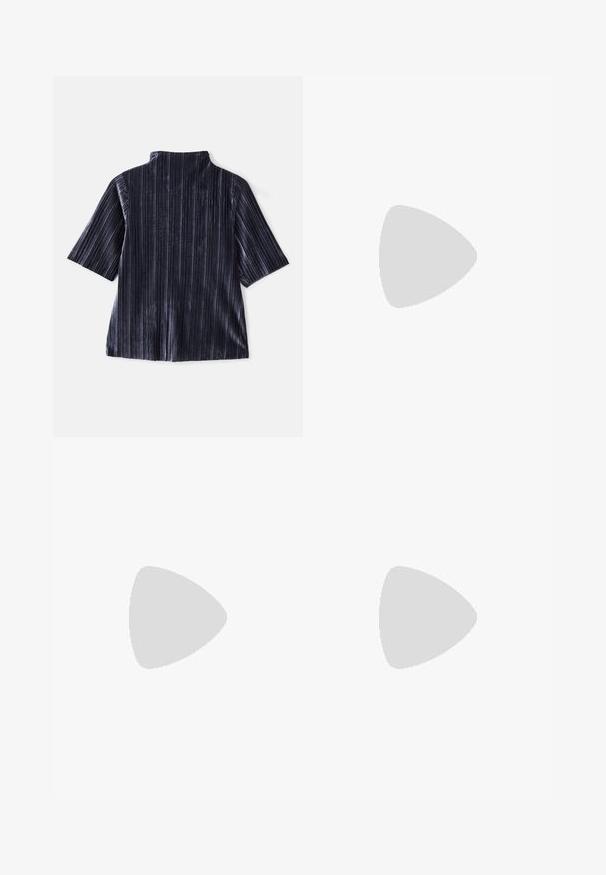 Dark velvet short-sleeve top with vertical stripes, stand collar, and soft texture. Features a relaxed fit and smooth finish.; Denim midi skirt in dark blue, featuring front pockets, a central split seam, and a classic button closure. Paired with white and gray sneakers.; New Balance sneakers with a navy mesh and suede upper, gray accents, white logo, cushioned sole, and textured detailing.; Silver metallic heart-shaped handbag with dual handles, chain strap, and smooth texture. Features metal hardware and stitched edges.