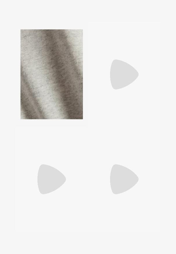 Lichtgrijze stof met een zachte textuur, met een subtiel gemêleerd patroon. Het materiaal lijkt rekbaar en licht van gewicht. Geen zichtbare hardware of accenten.; Zwarte sportshorts met een rekbare tailleband, lichte zijsplitten en een zachte, lichte stof. Voorzien van een gelaagde ontwerp voor extra comfort.; Lichte hardloopschoen in wit en licht mint, met blauwe accenten, een gestructureerde mesh bovenkant en een gevoerde zool met een uitgesproken hak.; Sportzonnebril met een groen gepattereerd frame, zwarte armen en grijze lenzen. Het ontwerp heeft een omsluitende stijl met een gedurfde, sportieve vorm.