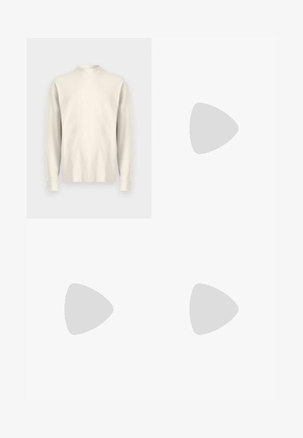 Koszula z długim rękawem o stójce w jasnokremowym kolorze, wykonana z bawełny. Gładka tekstura, luźny krój, minimalistyczny design, bez widocznych wzorów i akcentów.; Brązowe spodnie z korduroy w prostym kroju, z pięcioma kieszeniami, zapięciem na guzik oraz pionowymi paskami w fakturze materiału.; Czarne skórzane mokasyny mają wyraźny szew, dwa dekoracyjne paski na górze oraz grubą, teksturowaną podeszwę dla lepszej przyczepności.; Szara nylonowa torba na ramię z dwoma zapinanymi na zamek przednimi kieszeniami, regulowanym paskiem i akcentem z logo. Gładka powierzchnia o nowoczesnym wzornictwie.