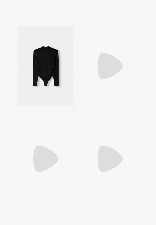 Bershka - Bluzka z długim rękawem; Bershka - Jeansy Relaxed Fit; PULL&BEAR - Kozaki; Mango PAQUI czarny