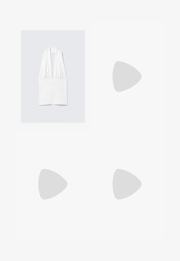 Top blanco sin mangas con escote en V profundo y detalle fruncido en la cintura. Confeccionado en una tela suave, presenta una textura suave y un diseño minimalista.; Pantalones cortos deportivos verdes con rayas verticales blancas, cinturilla elástica y acentos laterales amarillos. Presenta un pequeño logo dorado en la parte inferior izquierda.; Botas negras hasta el tobillo hechas de cuero con un acabado mate, punta cuadrada y hebillas decorativas. La suela es gruesa y texturizada.; Mango Bolso de mano - camel