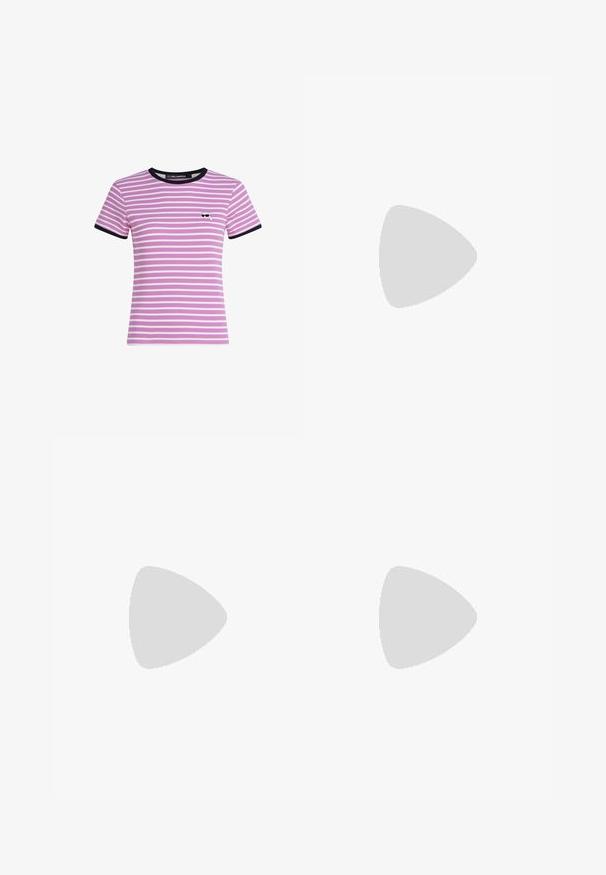 T-shirt à manches courtes, côtelé, rose avec des rayures blanches, présentant un col rond noir et des finitions de manches noires, avec un petit motif graphique sur la poitrine.; Jupe noire évasée en tissu doux, avec une taille ajustée et des coutures décoratives. Texture lisse avec un design simple et classique.; Chaussure à talons hauts en cuir noir avec un bout pointu, une bride de cheville et un talon fin. Texture lisse avec un accent doré à la base du talon.; Sac à bandoulière en simili cuir noir, conçu comme une veste de motard. Équipé de fermetures éclair, de boutons-pression et d'une bandoulière. Compact avec un look audacieux.