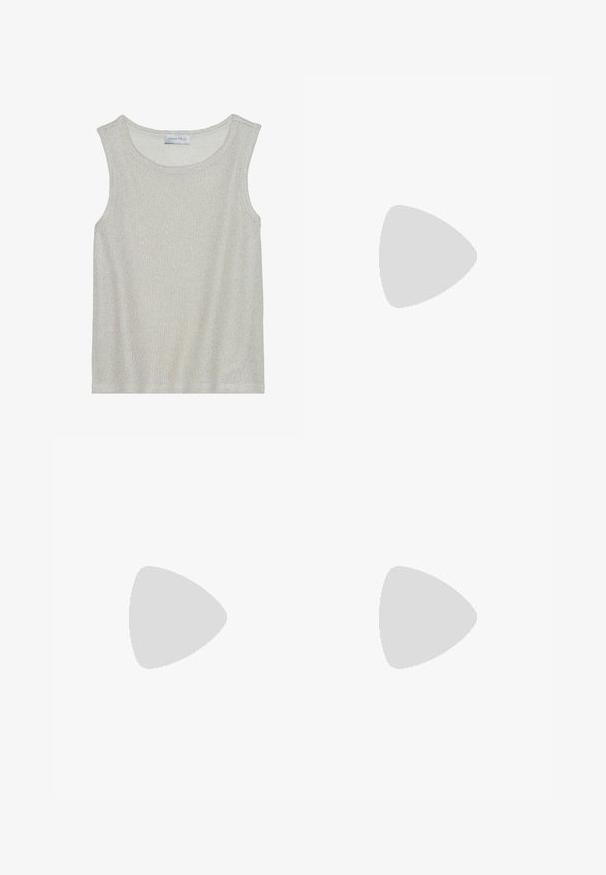 Lichtgrijs mouwloos topje van een zachte, gestructureerde brei-stof. Heeft een ronde halslijn en een losse pasvorm. Het label binnenin zegt "ANNA FIELD".; Denim mini-rok met een rafelige zoom, met een hoge taille, voorkwabben en een blauwe wasservice. Geddragen met zwarte ondoorzichtige panty’s en stevige zwarte schoenen.; Beige suède instapklompen met een kurken voetbed, een ronde teen en een eenvoudige band met een goudkleurige gesp. Rubberen zool voor grip.; Schildpad rechthoekige zonnebril met groene lenzen, met een slank ontwerp, gouden hardwareaccent aan de zijkant en een gladde afwerking.; Rode patenten leren handtas met een gebogen silhouet, een korte handgreep en een ritssluiting, met een gladde, glanzende textuur.