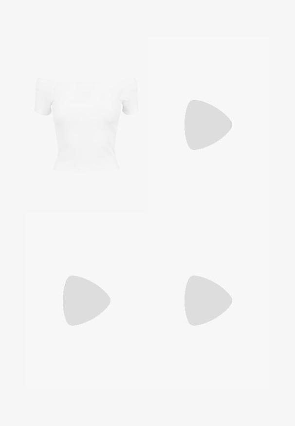 Top alb, cu umerii goi, realizat dintr-un material ribot, cu mâneci scurte, design bine adaptat, textură netedă și lungime scurtă.; Șorturi atletice gri deschis dintr-un material moale, având un talie elastică, croială lejeră și o textură subtilă. Fără modele sau accente vizibile.; Încălțăminte sport de culoare albastru deschis cu accente albe, panouri texturate și închidere cu fermoar. Are o talpă vizibilă cu pernuțe de aer și o talpă exterioară din cauciuc.; Ochelari de soare negri, de formă rectangulară, cu lentile galbene. Caracteristicile includ rame groase și un design unghiular, cu o finisare netedă și lucioasă.
