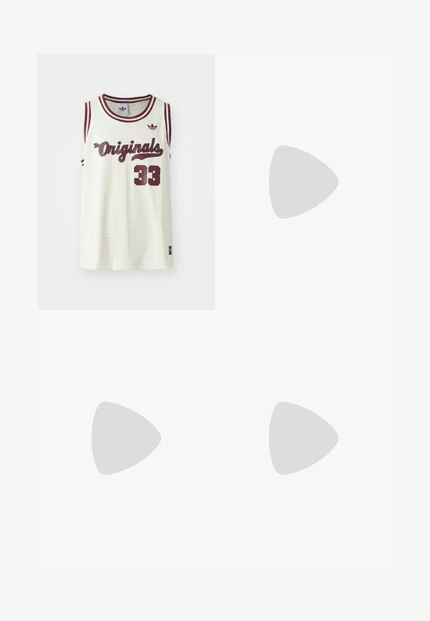 Weißes Netz-Trikot ohne Ärmel mit burgunderfarbenen Akzenten, dem Text "The Originals", der Nummer 33 und kleinem Logo auf der linken Brust.; Hellblaue Jeans aus Denim mit geradem Bein. Verfügt über einen Knopf- und Reißverschluss, fünf Taschen und kontrastierende Nähte.; Weiße Leder Sneaker mit grauem Wildlederkapp-, drei horizontalen weißen Streifen, blauen Akzenten und brauner Gummi-Sohle. Strukturiertes Detail auf der Sohle.; Schwarze ovale Sonnenbrillen mit dunklen Gläsern, dicken Rahmen und silbernen Punktekzenten an den Seiten. Glattes Plastikmaterial, zeitgemäßes Design.