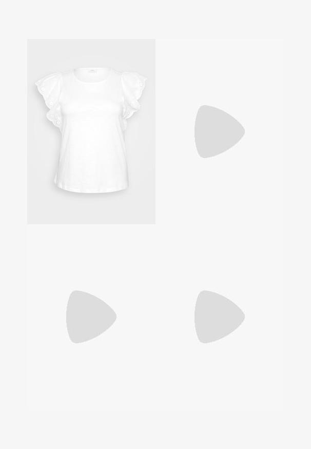 Weiße Bluse mit Puffärmeln, verziert mit dekorativer Lochstickerei und rundem Ausschnitt. Minimalistisches Design auf grauem Hintergrund.; Hellbeige, enganliegende Jogginghosen mit Kordelzug und schmal zulaufenden Beinen, vor einem schlichten Hintergrund präsentiert.; Hellgrüne Wildleder-Clogs mit abgerundetem Zehenbereich, verstellbarem Schnallenriemen und schwarzer strukturiertem Sohle mit orangen Nähten.; Sonnenbrille mit goldenem Rahmen, grünen ovalen Gläsern und dünnen Metallarmen. Verfügt über klare Kunststoffspitzen an den Armen für zusätzlichen Komfort.; Goldene Creolen mit einer glatten, glänzenden Oberfläche. Zirkuläres Design mit einem kleinen Stecker und einer klaren Rückseite für einen sicheren Sitz.